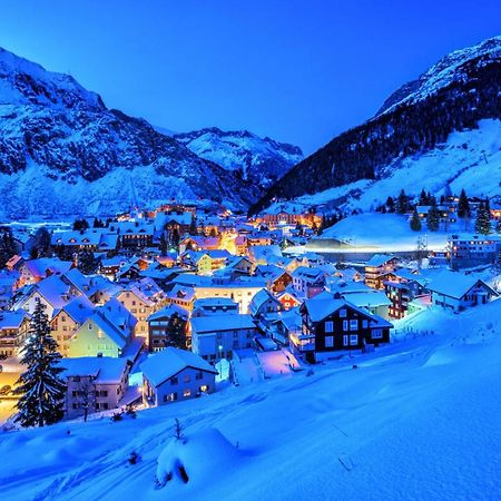 Top Modernes Apartment Im Herzen Von Andermatt Balkon & Bergblick Exteriér fotografie