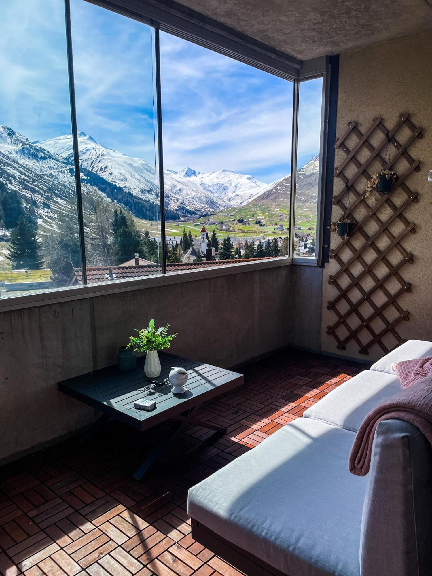 Top Modernes Apartment Im Herzen Von Andermatt Balkon & Bergblick Exteriér fotografie