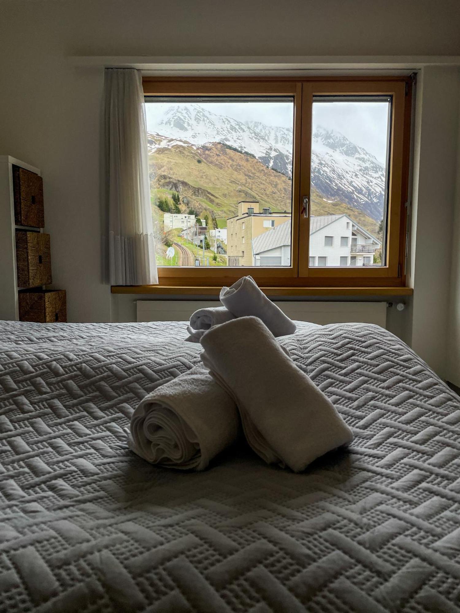 Top Modernes Apartment Im Herzen Von Andermatt Balkon & Bergblick Exteriér fotografie
